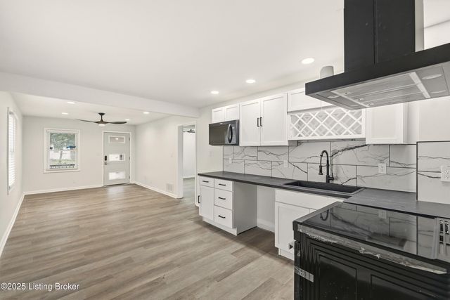 702 Gheens Ave, Louisville, KY 40214