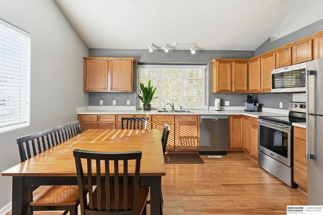 813 Clearwater Drive, Papillion, NE 68046