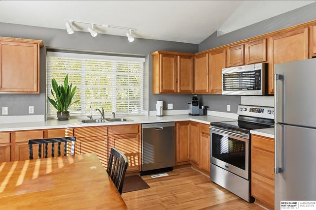 813 Clearwater Drive, Papillion, NE 68046