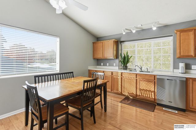 813 Clearwater Drive, Papillion, NE 68046