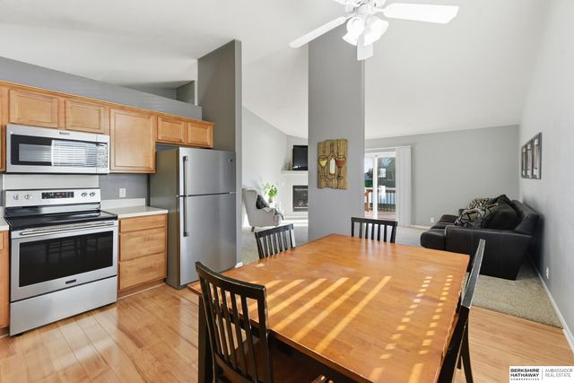 813 Clearwater Drive, Papillion, NE 68046