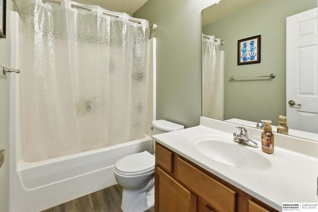 813 Clearwater Drive, Papillion, NE 68046