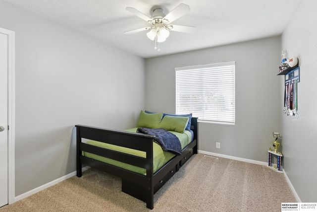 813 Clearwater Drive, Papillion, NE 68046