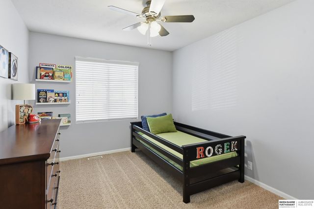 813 Clearwater Drive, Papillion, NE 68046