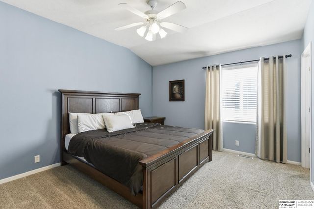 813 Clearwater Drive, Papillion, NE 68046