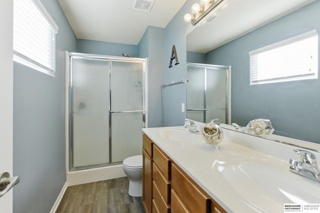 813 Clearwater Drive, Papillion, NE 68046