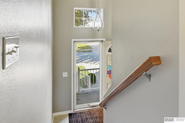 813 Clearwater Drive, Papillion, NE 68046