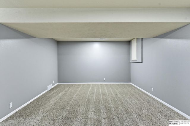 813 Clearwater Drive, Papillion, NE 68046