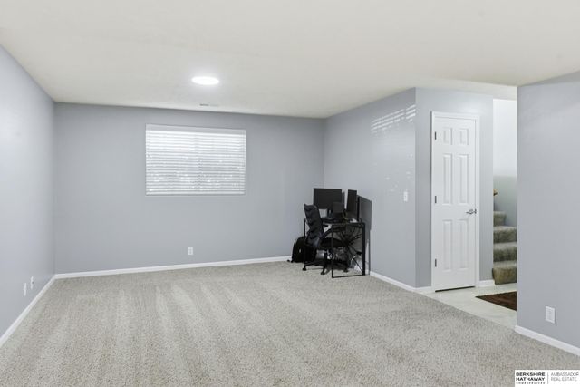 813 Clearwater Drive, Papillion, NE 68046