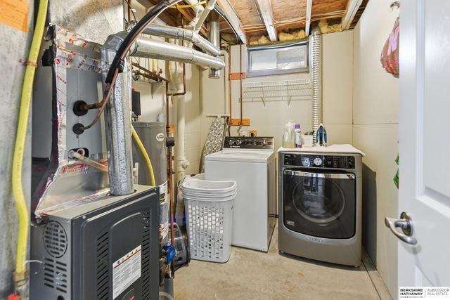 813 Clearwater Drive, Papillion, NE 68046