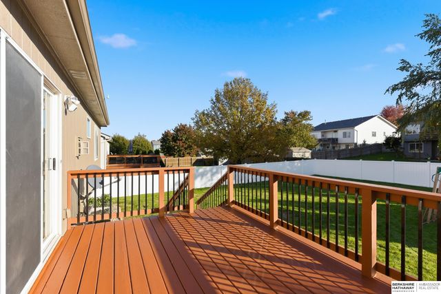 813 Clearwater Drive, Papillion, NE 68046