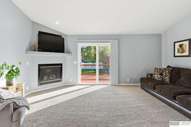 813 Clearwater Drive, Papillion, NE 68046