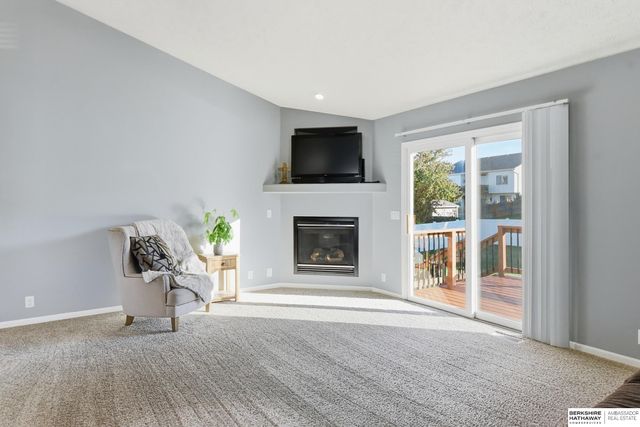 813 Clearwater Drive, Papillion, NE 68046