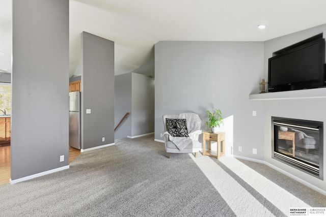 813 Clearwater Drive, Papillion, NE 68046