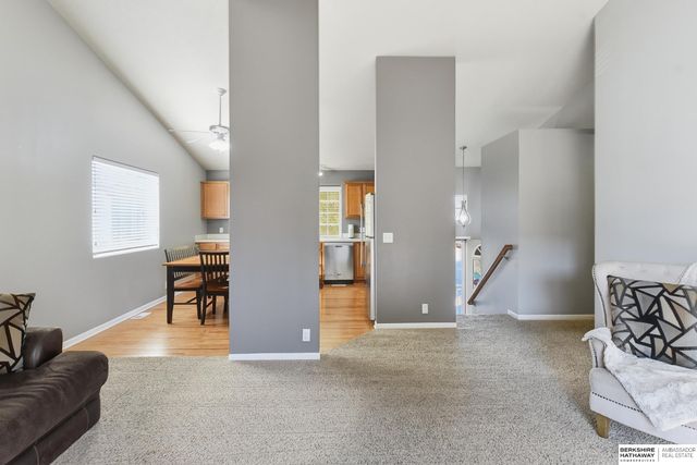 813 Clearwater Drive, Papillion, NE 68046