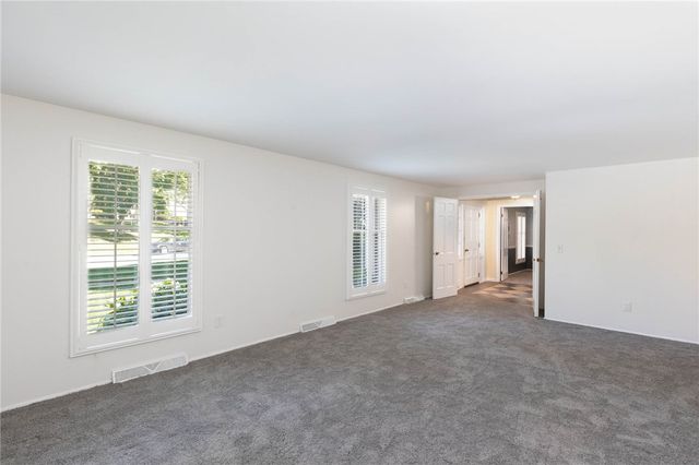 1910 Overland Ct, Mccandless, PA 15101