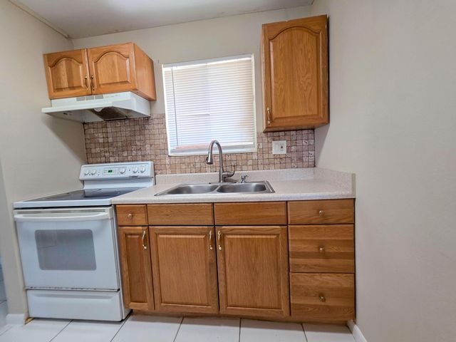 6106 Forest Hill Boulevard 207, West Palm Beach, FL 33415