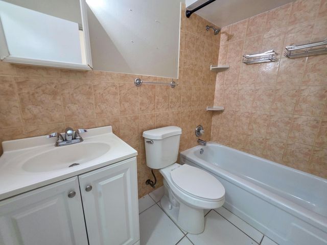 6106 Forest Hill Boulevard 207, West Palm Beach, FL 33415