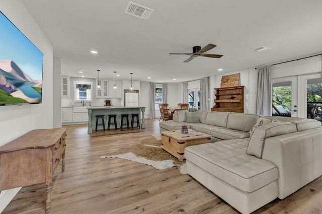 767 VALLEY OAKS DR DR, Canyon Lake, TX 78133