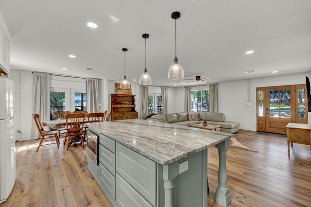 767 VALLEY OAKS DR DR, Canyon Lake, TX 78133