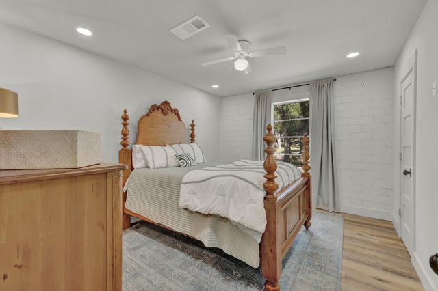 767 VALLEY OAKS DR DR, Canyon Lake, TX 78133