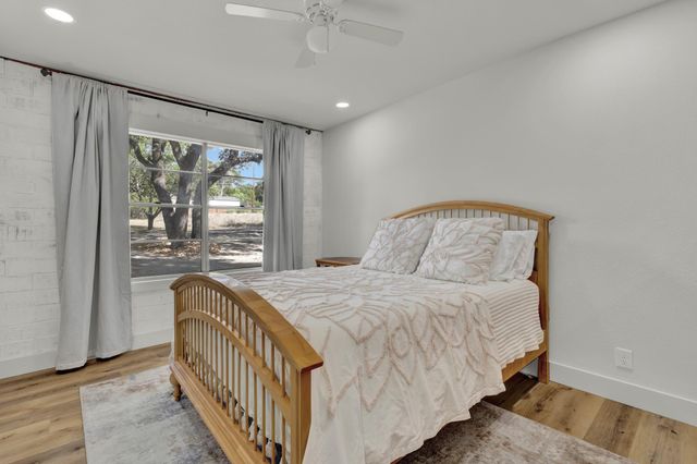 767 VALLEY OAKS DR DR, Canyon Lake, TX 78133