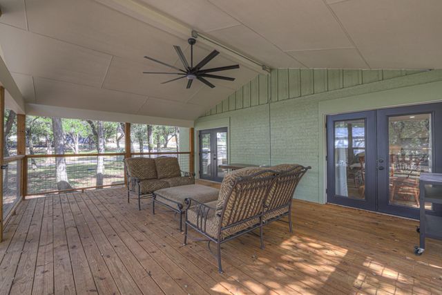 767 VALLEY OAKS DR DR, Canyon Lake, TX 78133