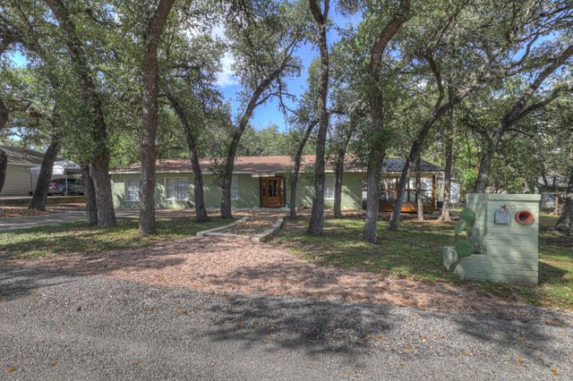 767 VALLEY OAKS DR DR, Canyon Lake, TX 78133