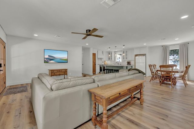 767 VALLEY OAKS DR DR, Canyon Lake, TX 78133