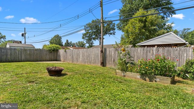 27 TEABERRY LN, Levittown, PA 19054