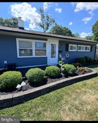 27 TEABERRY LN, Levittown, PA 19054
