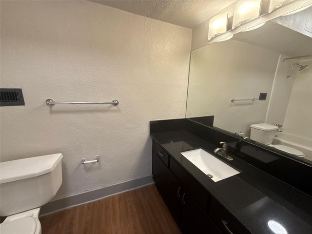 5400 Memorial Drive 411, Houston, TX 77007