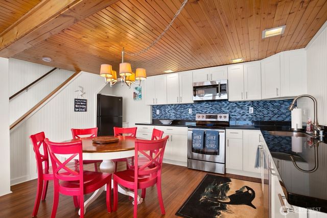 6829 Munter Lane NE, Tacoma, WA 98422