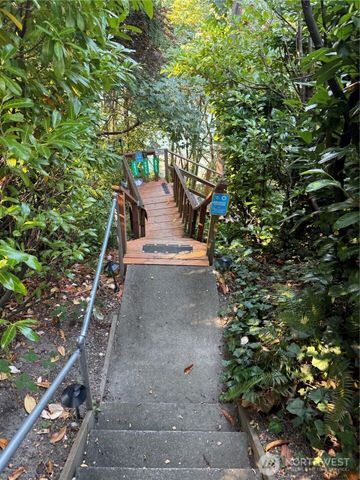 6829 Munter Lane NE, Tacoma, WA 98422