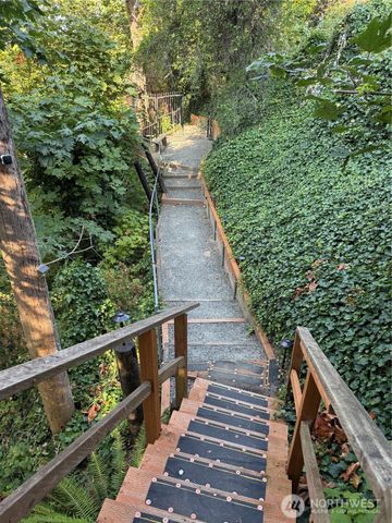 6829 Munter Lane NE, Tacoma, WA 98422