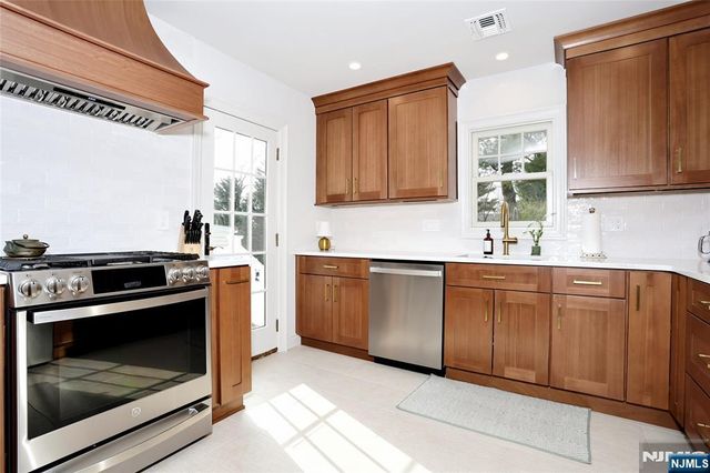 34 Charles Terrace, Waldwick, NJ 07463