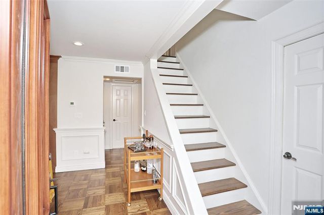 34 Charles Terrace, Waldwick, NJ 07463