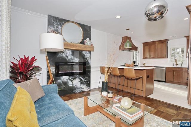 34 Charles Terrace, Waldwick, NJ 07463