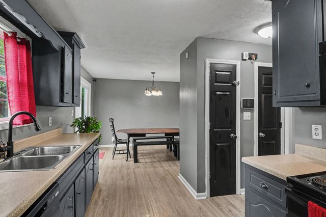 3717 S Naples Ct, Clarksville, TN 37040