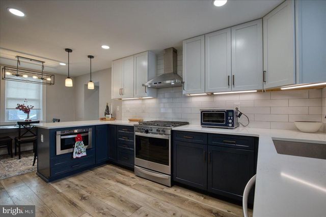 2323 S GILINGER RD, Lafayette Hill, PA 19444