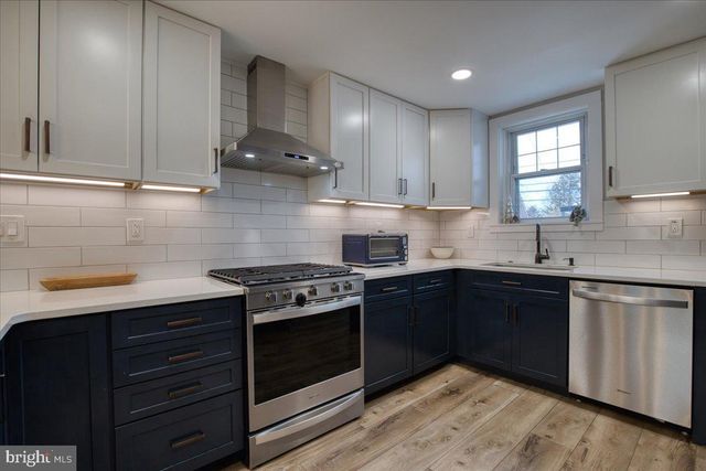 2323 S GILINGER RD, Lafayette Hill, PA 19444