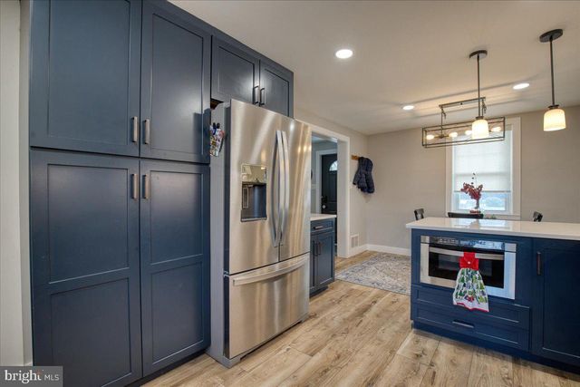 2323 S GILINGER RD, Lafayette Hill, PA 19444