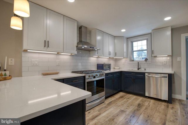 2323 S GILINGER RD, Lafayette Hill, PA 19444