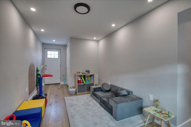 2323 S GILINGER RD, Lafayette Hill, PA 19444