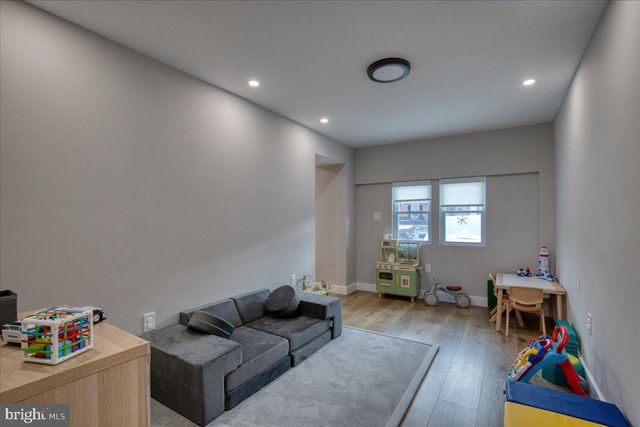 2323 S GILINGER RD, Lafayette Hill, PA 19444