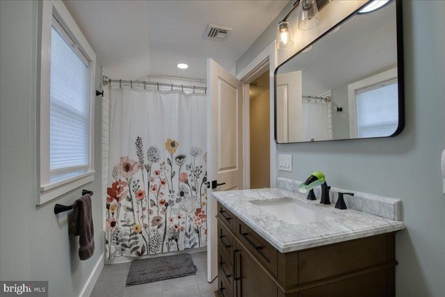 2323 S GILINGER RD, Lafayette Hill, PA 19444