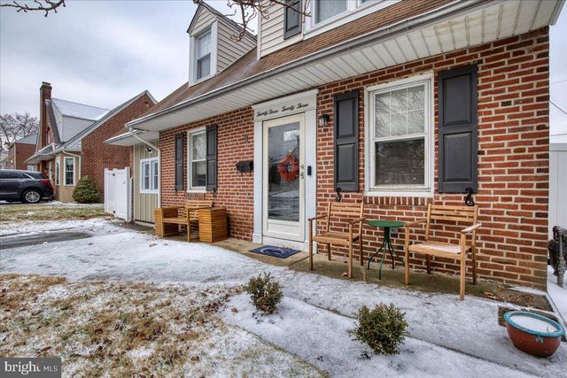 2323 S GILINGER RD, Lafayette Hill, PA 19444