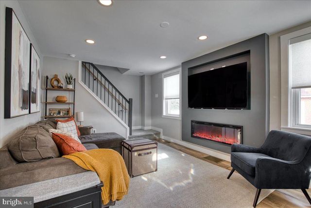 2323 S GILINGER RD, Lafayette Hill, PA 19444