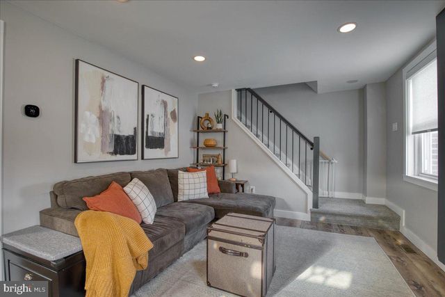 2323 S GILINGER RD, Lafayette Hill, PA 19444