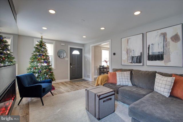 2323 S GILINGER RD, Lafayette Hill, PA 19444